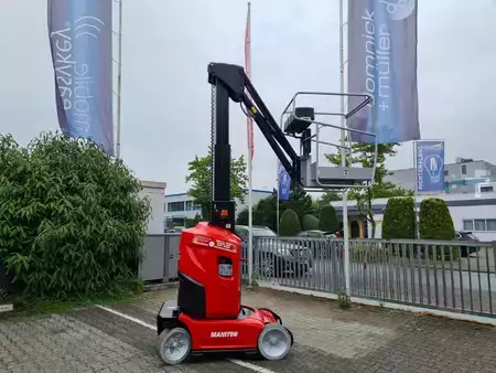Függöleges emelö emelvény  Manitou 100 VJR (8)