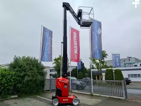 Függöleges emelö emelvény  Manitou 100 VJR (9)