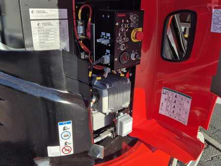 Senkrechtarbeitsbühne  Manitou 100 VJR oxygen (8)