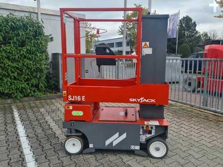 Teleskopbühne  Skyjack SJ 16 (1)