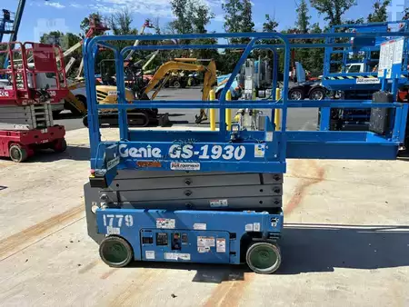 Scissor lift 2020  Genie GS1930 (1)