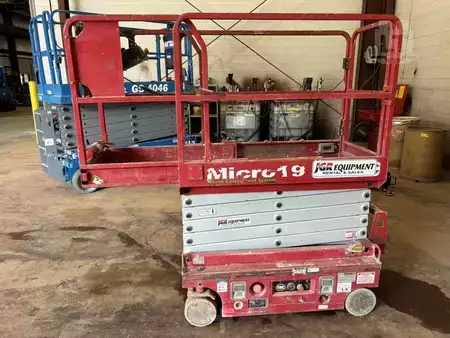 Scissor lift  MEC MICRO 19 (1)