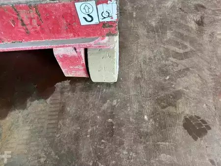 Scissor lift  MEC MICRO 19 (7)