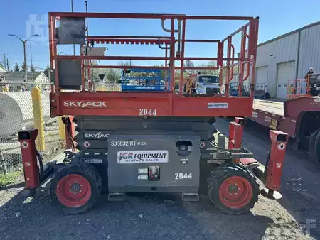 Scissor lift 2016  SKYJACK SJ6832RT (1)
