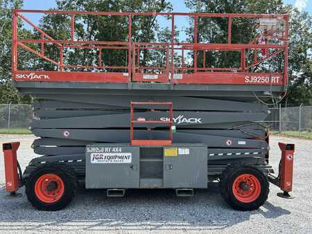 Scissor lift 2016  SKYJACK SJ9250RT (1)
