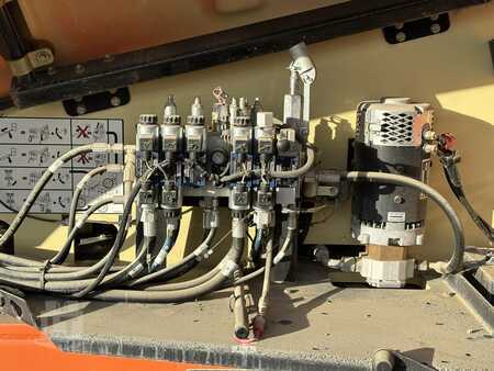 Articulating boom lift  JLG E600JP (11)