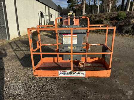 Articulating boom lift  JLG E600JP (2)