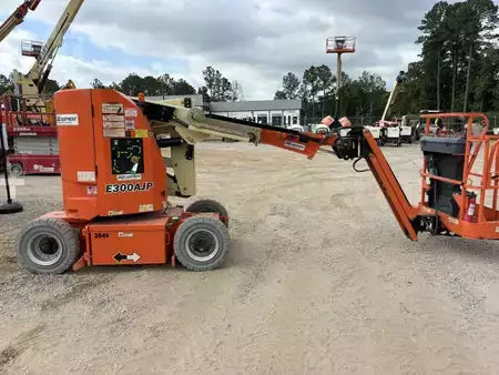 Articulating boom lift 2020  JLG E300AJP (1)