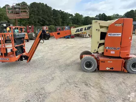 Articulating boom lift 2020  JLG E300AJP (3)