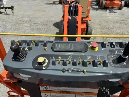 Plataforma Articulada 2022  JLG E300AJP (5)