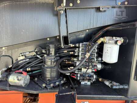 Telescopic boom lift  JLG 600S (14)