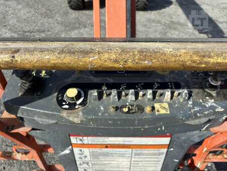 Plataforma Articulada 2009  JLG 800AJ (5)