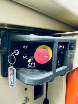 Ollós munka emelvény 2006  JLG 2030 ES (12)