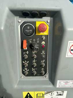 Kloubová pracovní plošina 2014  Genie Z34/22N (5)