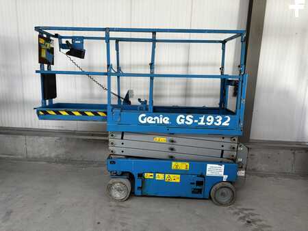 Scissor lift 2012  Genie GS1932 (1)