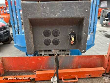 Scissor lift 2007  JLG 260MRT (27)