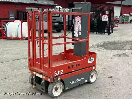 Elevadores personales 2017  Skyjack SJ12 (1)