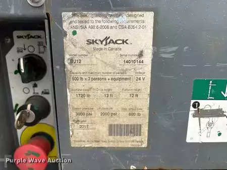 Elevadores personales 2017  Skyjack SJ12 (39)