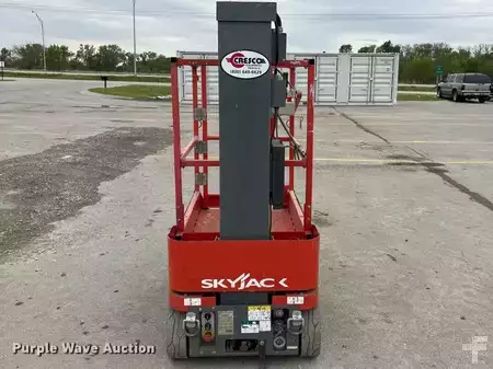 Elevadores personales 2017  Skyjack SJ12 (6)