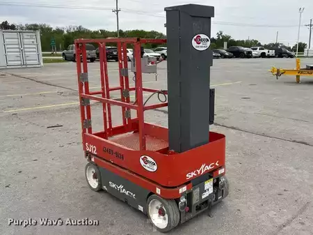 Elevadores personales 2017  Skyjack SJ12 (7)