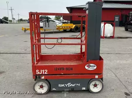 Elevadores personales 2017  Skyjack SJ12 (8)