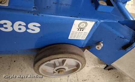 Vertical mast lift 2016  Genie AWP-36S (36)