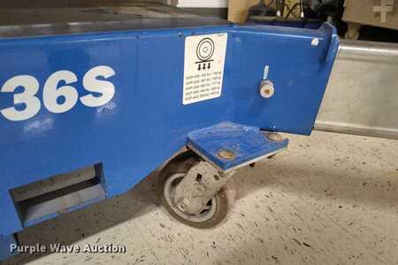Vertical mast lift 2016  Genie AWP-36S (38)