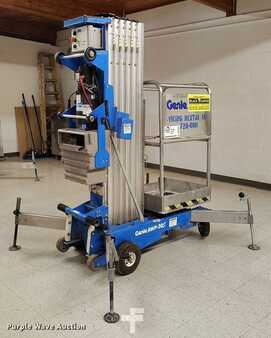 Vertical mast lift 1997  Genie AWP-30S (1)