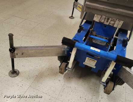 Vertical mast lift 1997  Genie AWP-30S (10)