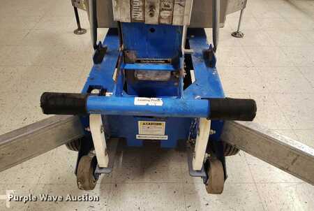 Vertical mast lift 1997  Genie AWP-30S (11)