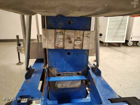 Vertical mast lift 1997  Genie AWP-30S (12)