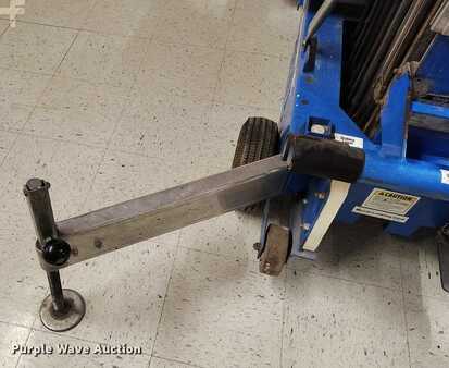 Vertical mast lift 1997  Genie AWP-30S (13)