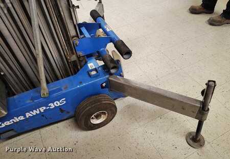 Vertical mast lift 1997  Genie AWP-30S (14)
