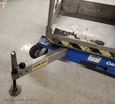 Vertical mast lift 1997  Genie AWP-30S (17)