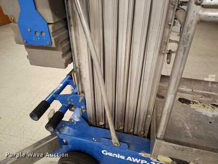 Vertical mast lift 1997  Genie AWP-30S (20)