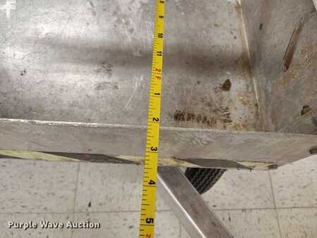 Vertical mast lift 1997  Genie AWP-30S (23)