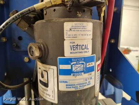 Vertical mast lift 1997  Genie AWP-30S (27)