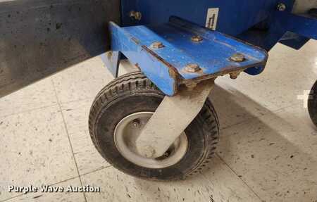 Vertical mast lift 1997  Genie AWP-30S (33)