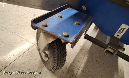 Vertical mast lift 1997  Genie AWP-30S (34)