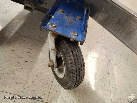 Vertical mast lift 1997  Genie AWP-30S (36)
