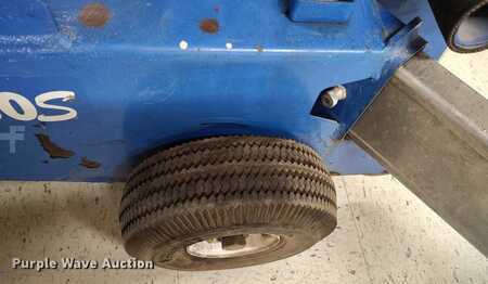 Vertical mast lift 1997  Genie AWP-30S (38)