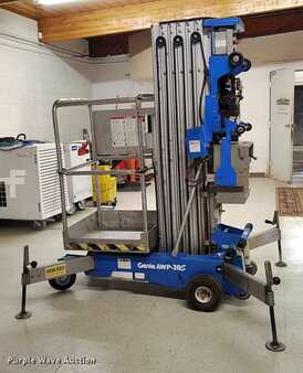 Vertical mast lift 1997  Genie AWP-30S (4)