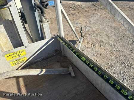 Vertical mast lift - Genie PLC 30DC (13)