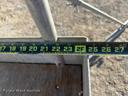 Vertical mast lift - Genie PLC 30DC (14)