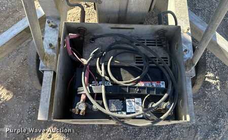 Vertical mast lift - Genie PLC 30DC (15)