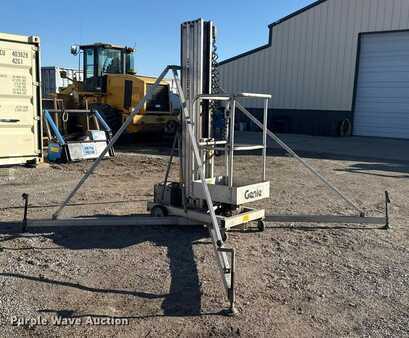 Vertical mast lift - Genie PLC 30DC (3)