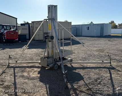 Vertical mast lift - Genie PLC 30DC (5)