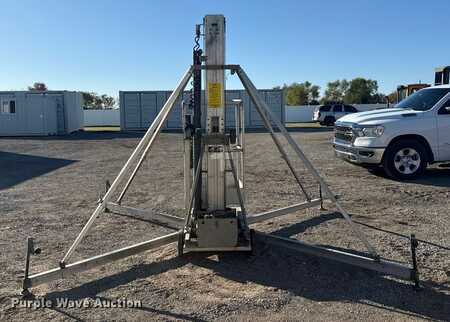 Vertical mast lift - Genie PLC 30DC (6)