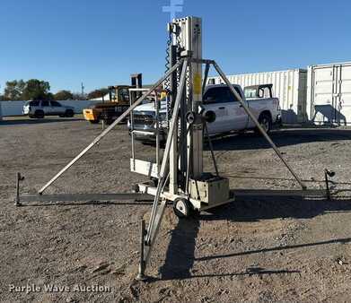 Vertical mast lift - Genie PLC 30DC (7)