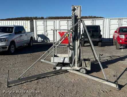 Vertical mast lift - Genie PLC 30DC (8)